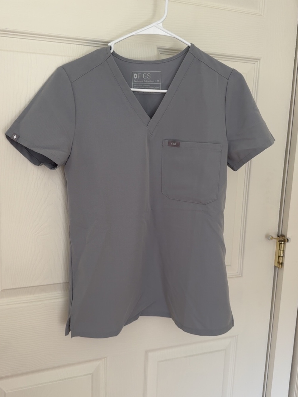 Figs XS V-Neck Scrub Top - Gray NWOT